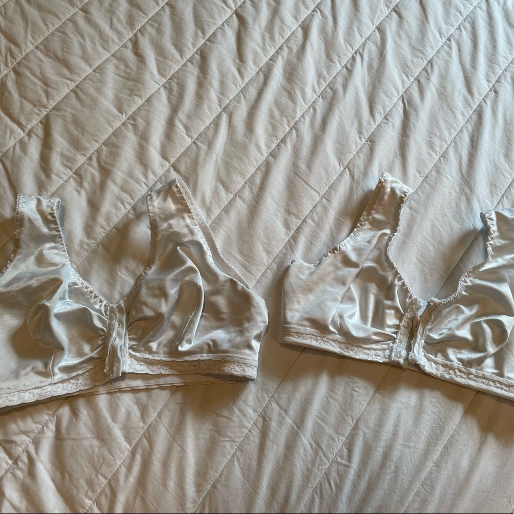 Breast surgery recovery bras. Size 36 + / L. Front closure.